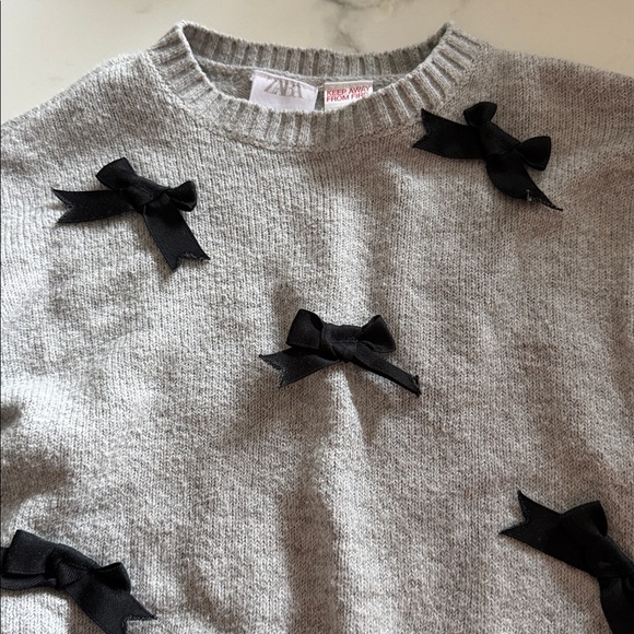 Zara Gray Sweater with Black Bow Details 4T - Picture 3 of 4